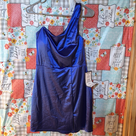 NWT CRYSTAL DOLL ZIPPERED SLEEVELESS MINI PARTY SHEATH DRESS - Picture 2 of 10